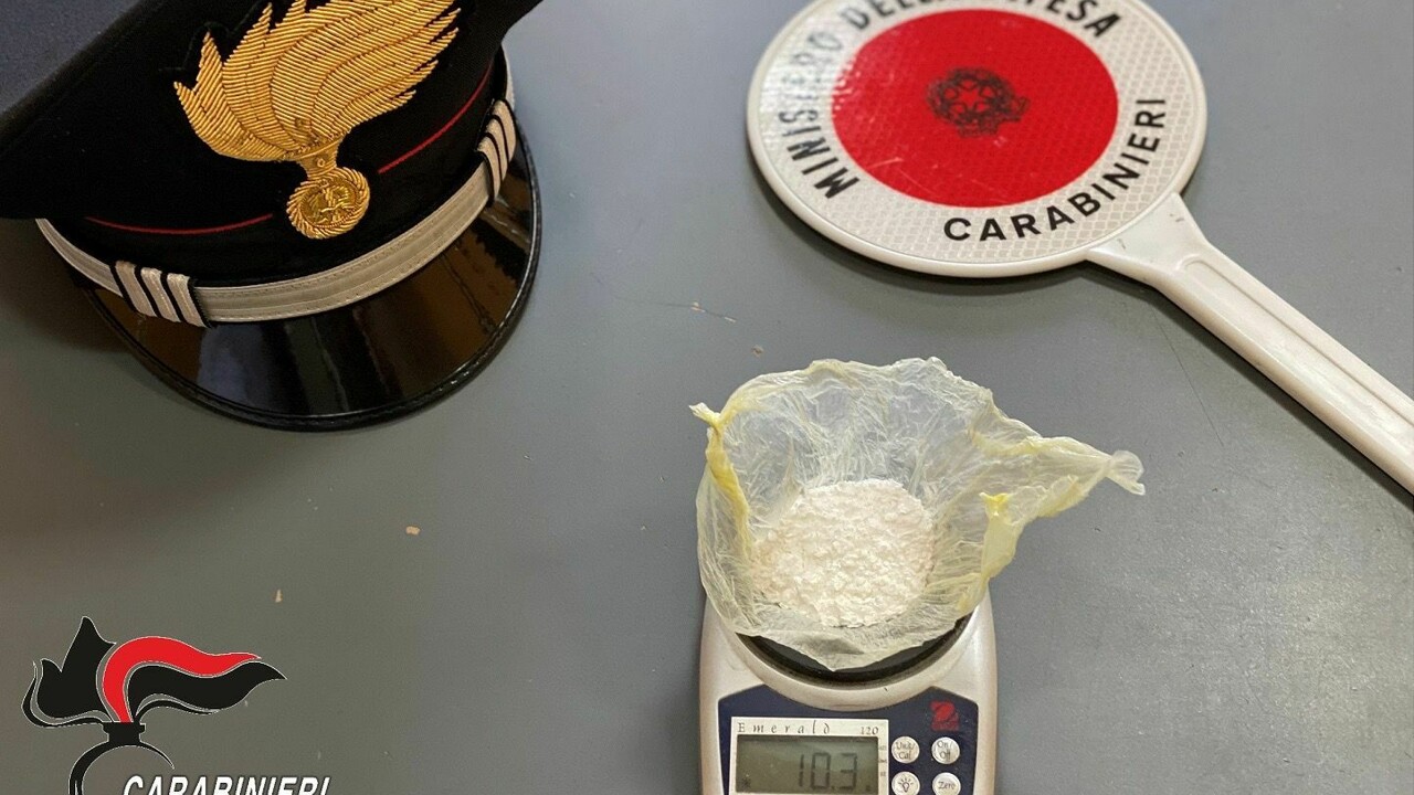 იტალიის პოლიციამ ქართველი ქალი და მისი მეგობარი  მამაკაცი დააკავა ნარკოტიკებით ვაჭრობის ბრალდებით