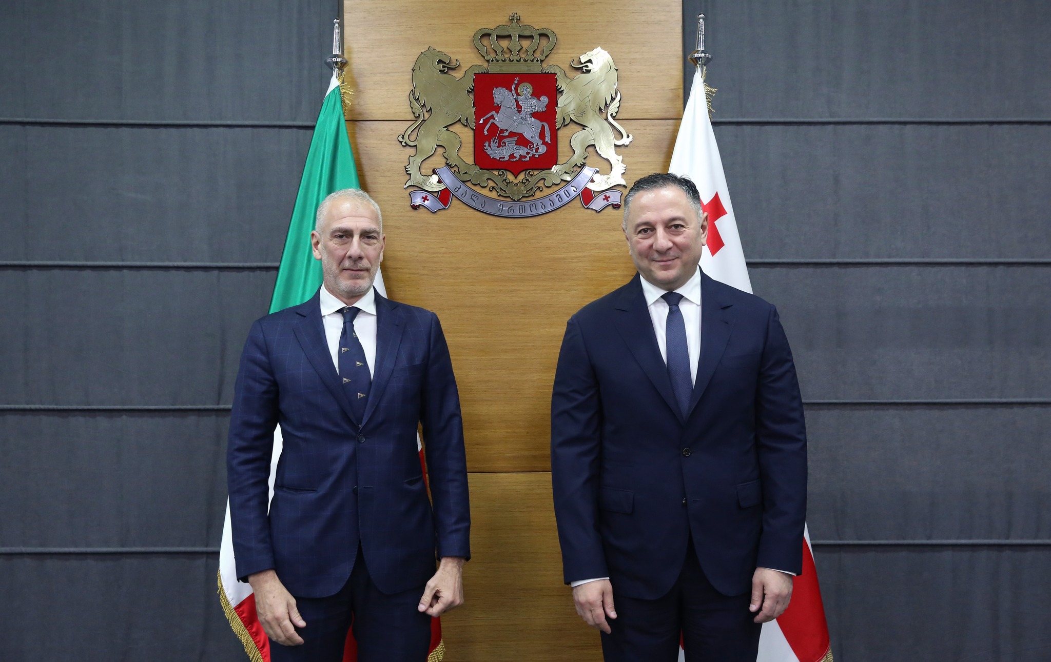 შინაგან საქმეთა მინისტრი - ვახტანგ გომელაური საქართველოში იტალიის საგანგებო და სრულუფლებიან ელჩს მასიმილიანო დ’ანტუონოს (MASSIMILIANO D’ANTUONO) შეხვდა