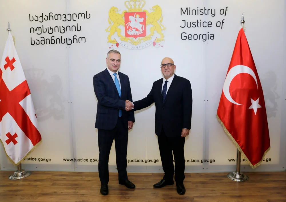 საქართველოს იუსტიციის მინისტრი პაატა სალია თურქეთის რესპუბლიკის საგანგებო და სრულუფლებიან ელჩს საქართველოში ალი ქაან ორბაის შეხვდა.