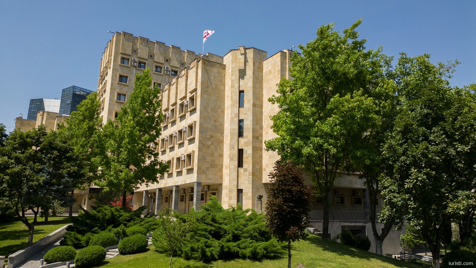 პროსტიტუციის ხელშეწყობის და პროსტიტუციისთვის ადგილის გადაცემის ფაქტზე, საქართველოს პროკურატურამ 12 პირს ბრალდება წარუდგინა.