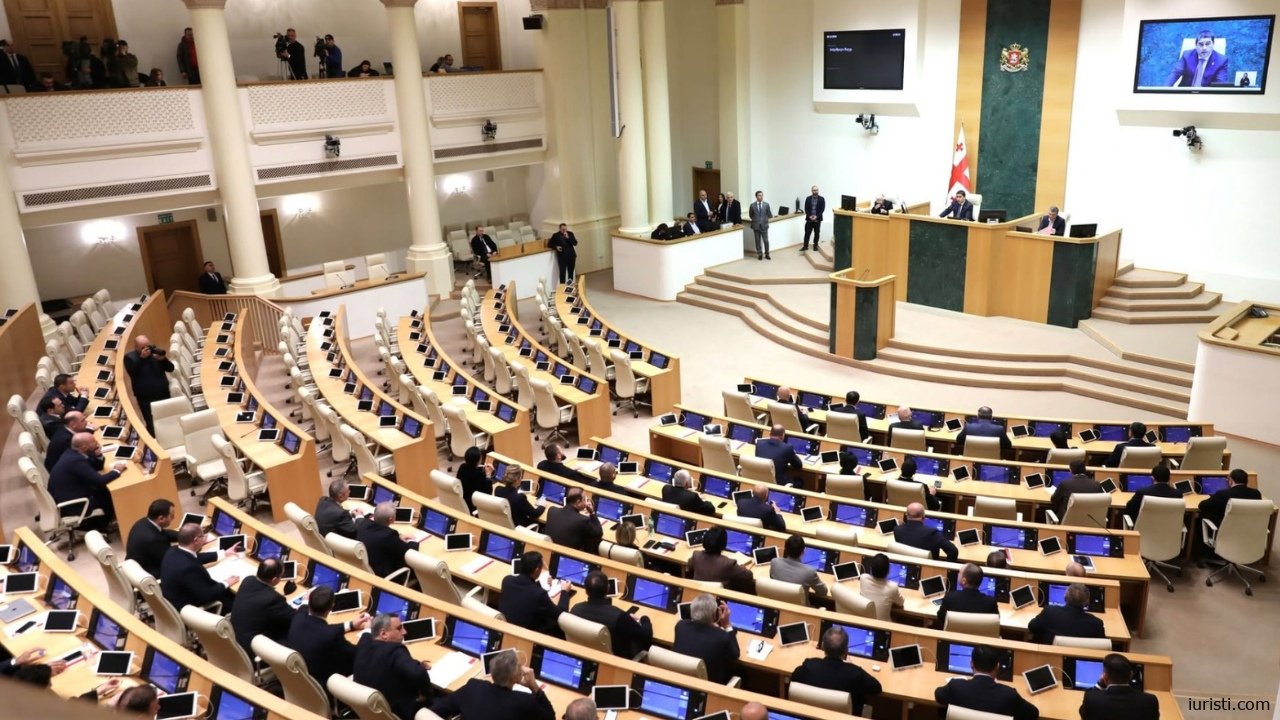 ფინანსურ დანაშაულებზე მსჯავრდებულთ ზიანის ანაზღაურებამდე ქვეყნის დატოვება ეკრძალებათ