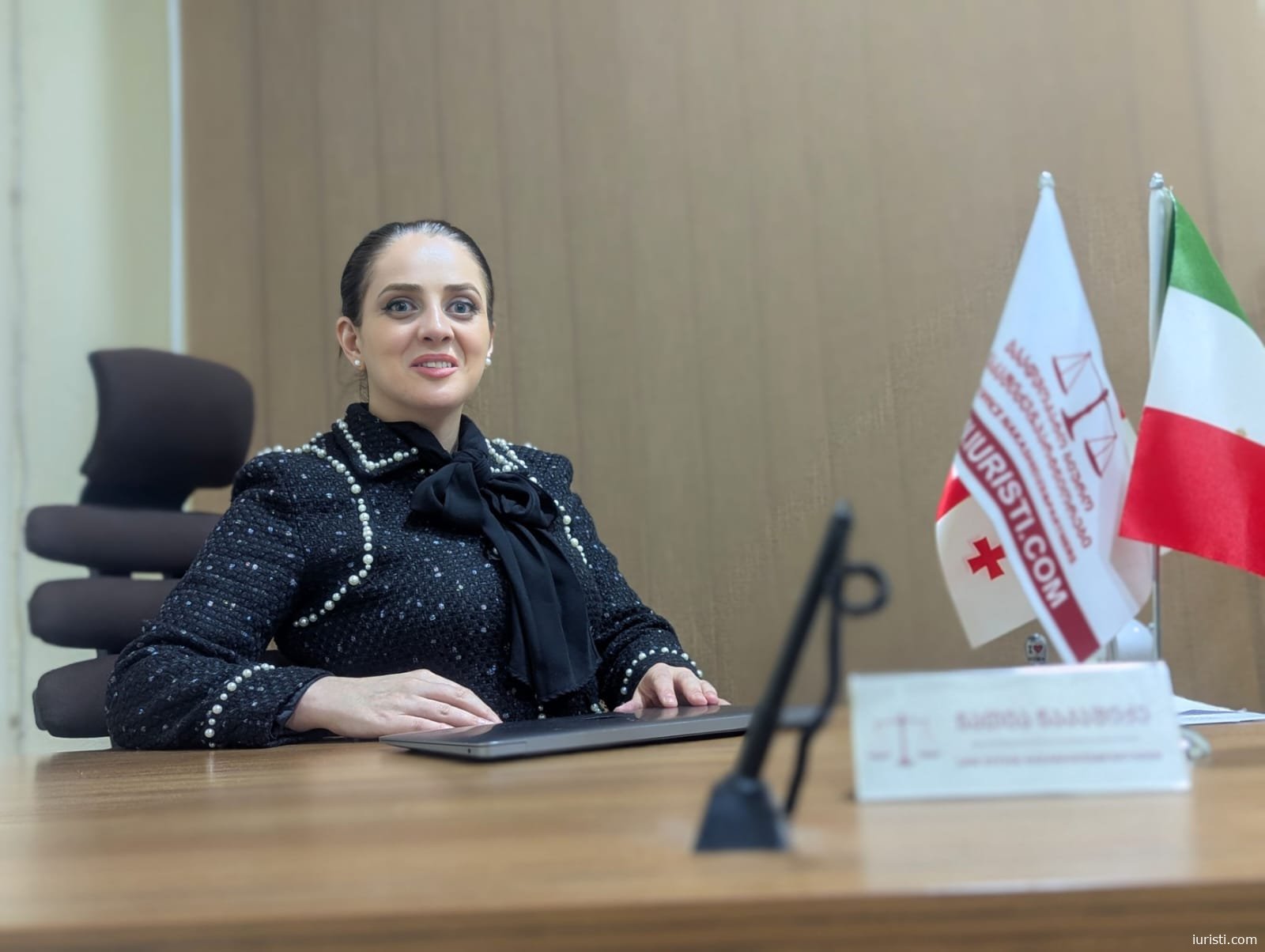 ადვოკატი